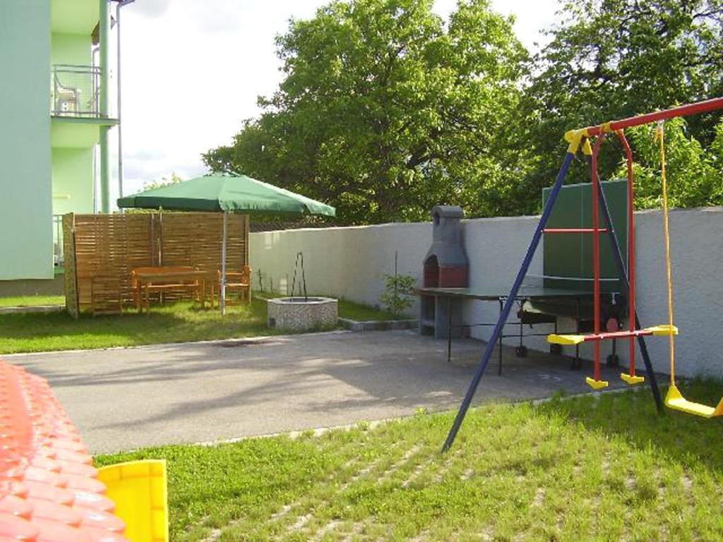 Holdlux Apartmanok Sárvár Exteriér fotografie